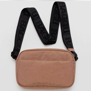 BAGGU Camera Crossbody in Cocoa